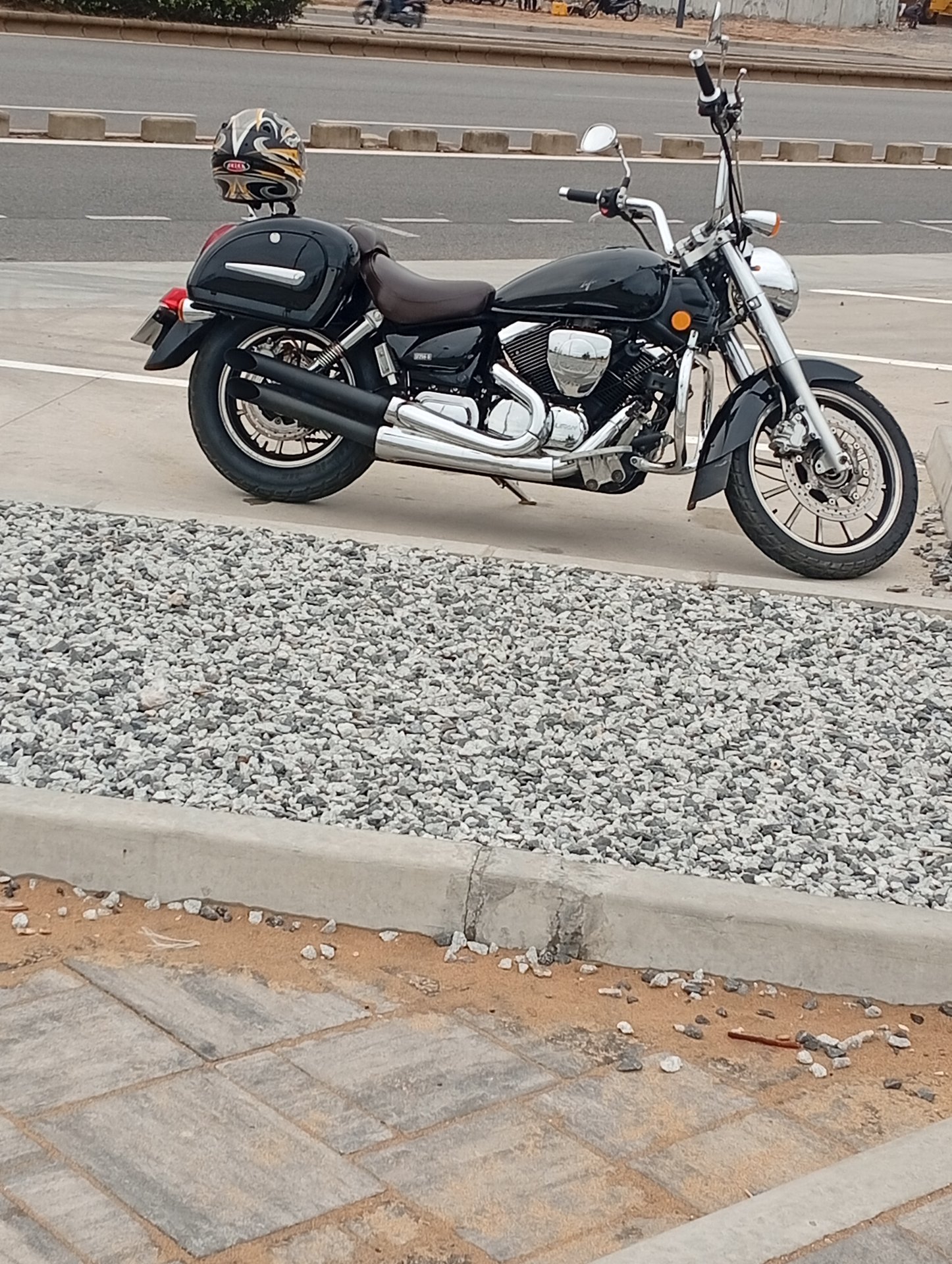 Moto cruiser LIFAN V16